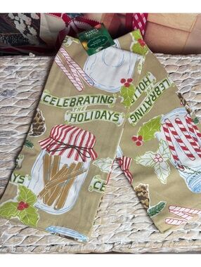 St. Nicholas Square “Celebrating the Holidays” Decorative Kitchen Towels